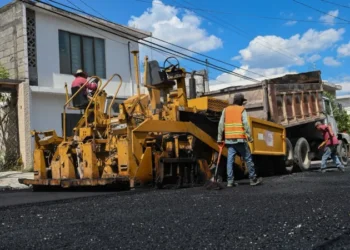 Refuerza Municipio pavimentación y rehabilitación de calles en Victoria.