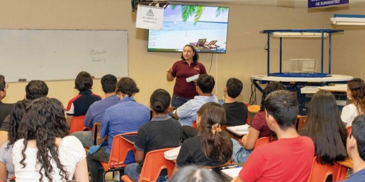Inician más de 800 estudiantes su formación profesional en el Tecnológico del Mante
