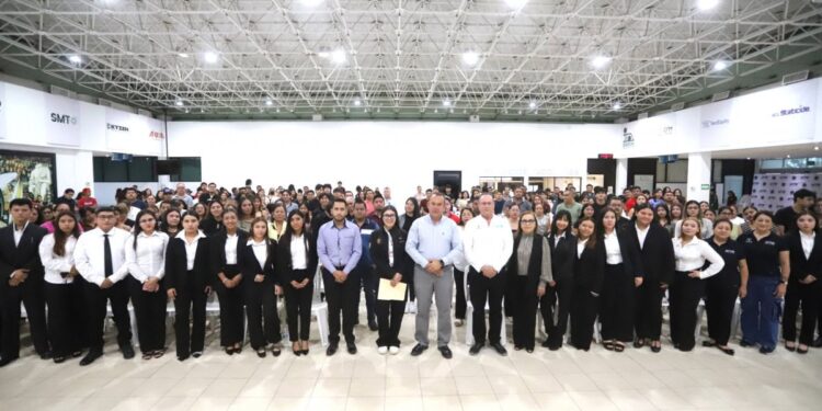Acerca UTTN herramientas y apoyos a estudiantes y microempresarios para fortalecer las MiPyMES