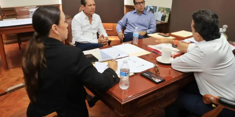 El alcalde Lalo Gattás acuerda con la CANACO impulsar la inversión y economía local.