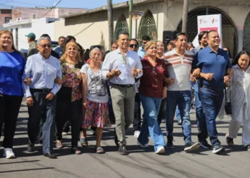 Entrega Lalo Gattás calle pavimentada en Las Misiones.