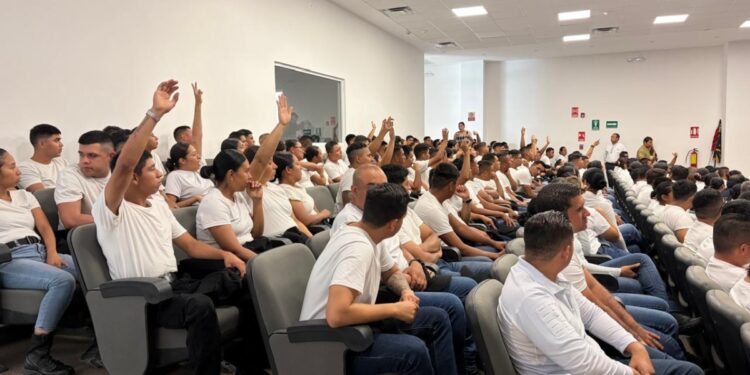 Cadetes de la SSPT reciben apoyo del SAT para agilizar trámites fiscales