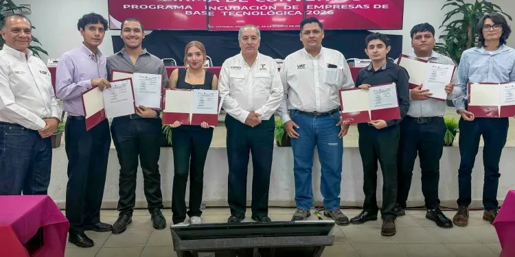 Becan a estudiantes de la UAT para el desarrollo de proyectos de base tecnológica