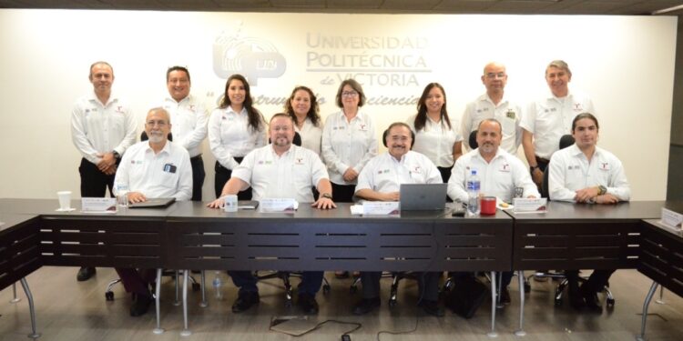 Impulsa UPV permanencia estudiantil, becas y vinculación laboral para sus estudiantes
