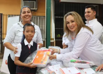 Entrega Familia UAT útiles escolares a niñez vulnerable con la colecta “Impulsando Corazones”