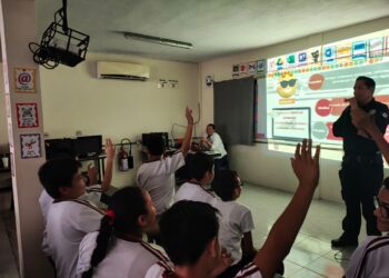 Imparte la Guardia Estatal Cibernética pláticas a estudiantes sobre prevención de la violencia digital