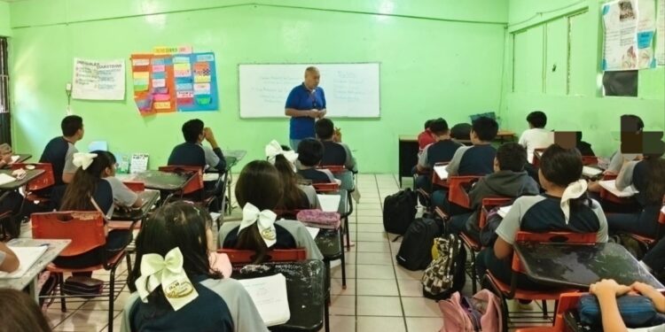 Promueve DEMA entre estudiantes el conocimiento de la ley y prevención del delito