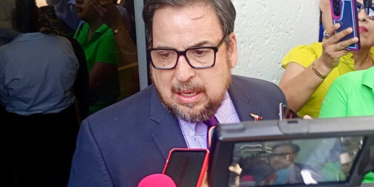 Respaldan madres y padres de familia la regulación de celulares en escuelas