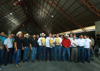 Da Américo banderazo a primer embarque de carbón tamaulipeco a Estados Unidos