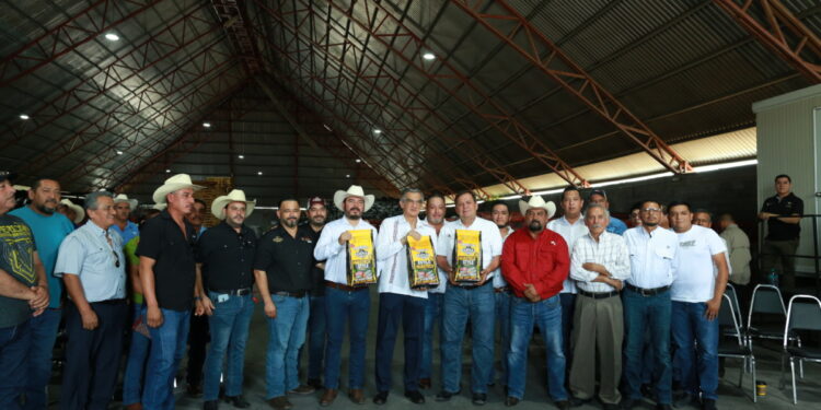 Da Américo banderazo a primer embarque de carbón tamaulipeco a Estados Unidos