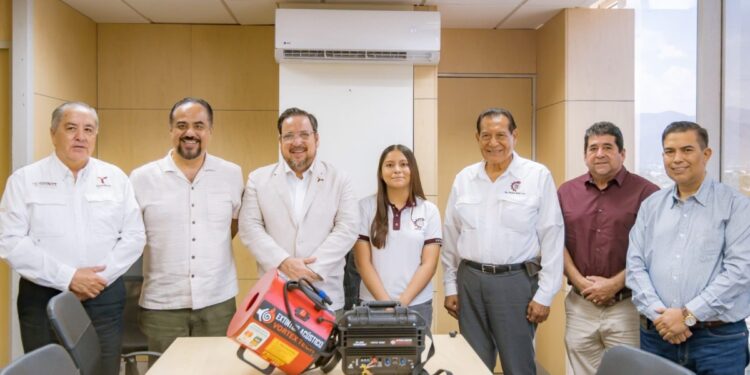 Respalda secretario de Educación a estudiante tamaulipeca que representará a México en Indonesia