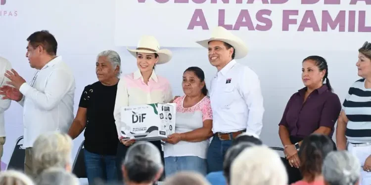 Llevan gobierno y DIF Victoria apoyos alimentarios al área rural.
