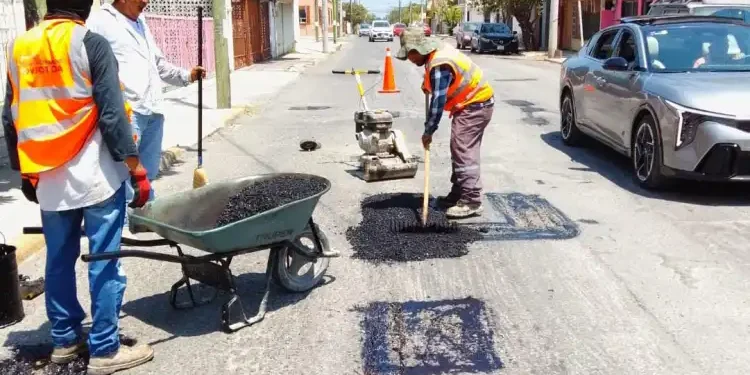 Rehabilitación asfáltica llega a más colonias de Victoria.
