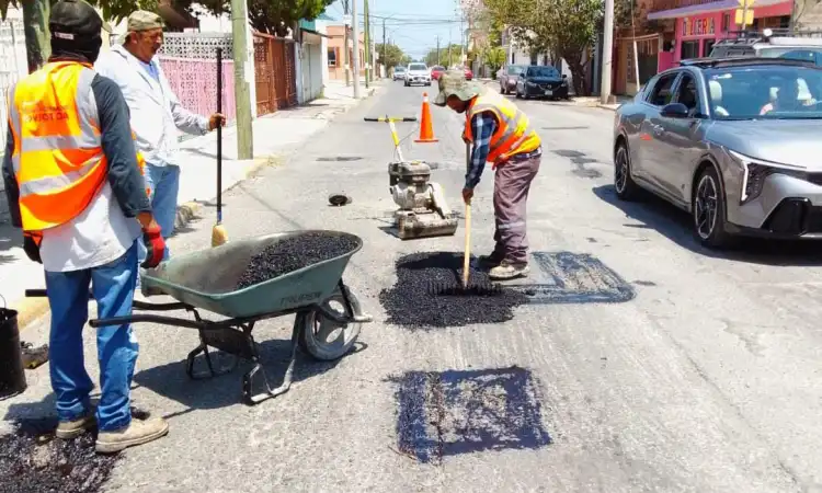 Rehabilitación asfáltica llega a más colonias de Victoria.