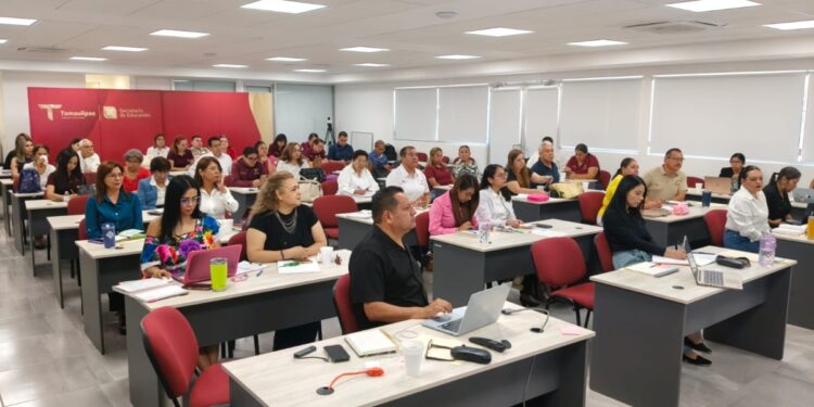 Realiza SET taller de Inducción a la Política de Aprendizajes Fundamentales
