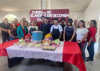 Participan adolescentes en proceso de reinserción en taller de gastronomía mexicana