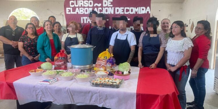 Participan adolescentes en proceso de reinserción en taller de gastronomía mexicana