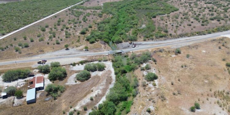 Rehabilita gobierno de Américo puente San Manuel en Abasolo