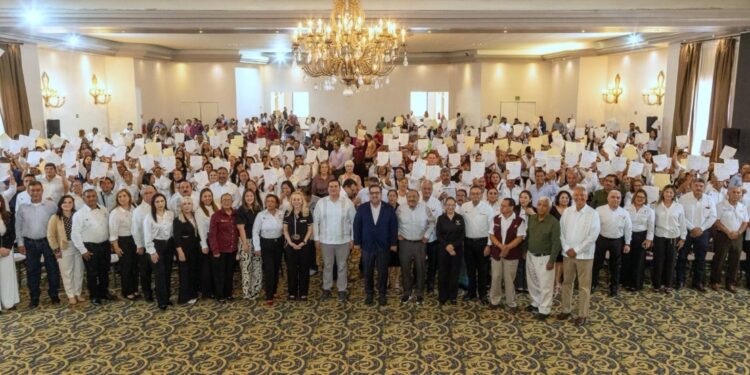 Fortalece SET cobertura educativa con nombramientos de cambios de de centro de trabajo