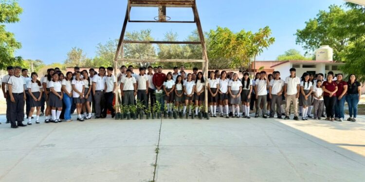 Impulsa INJUVE la conciencia ambiental con jornada de reforestación en Güémez
