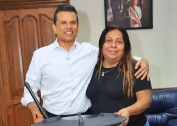 Apoya Lalo Gattás a familias que carecen de cisterna de agua.