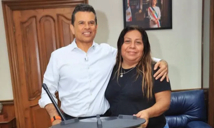 Apoya Lalo Gattás a familias que carecen de cisterna de agua.