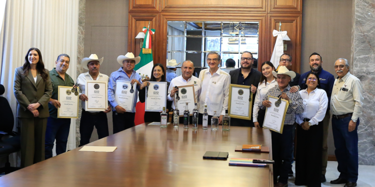 Refrenda Américo apoyo a productores de mezcal de Tamaulipas con fideicomiso