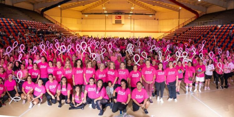 Suma la UAT esfuerzos contra el cáncer de mama mediante el Zumbathón con Causa “Energía Rosa”