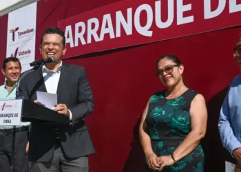 Lalo Gattás da banderazo a obra asfáltica en la colonia México y anuncia conclusión de una más en la Pedro Sosa.
