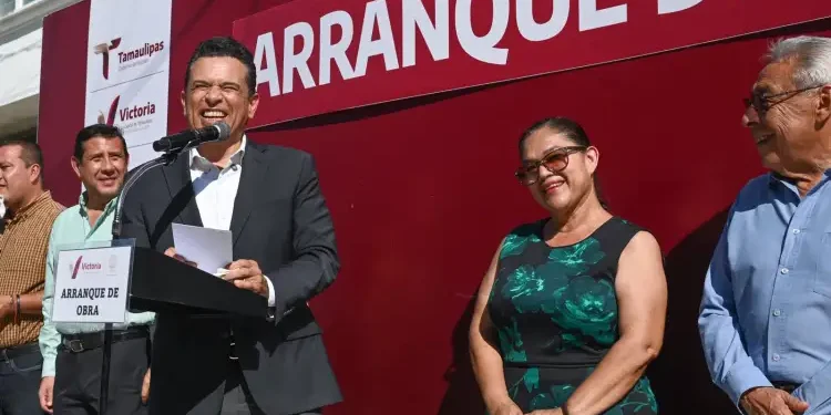 Lalo Gattás da banderazo a obra asfáltica en la colonia México y anuncia conclusión de una más en la Pedro Sosa.