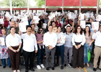Preside el alcalde Lalo Gattás asamblea informativa de beca Rita Cetina.