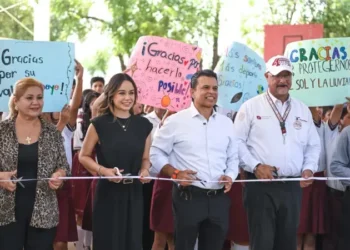 Entrega Lalo Gattás una obra educativa más.