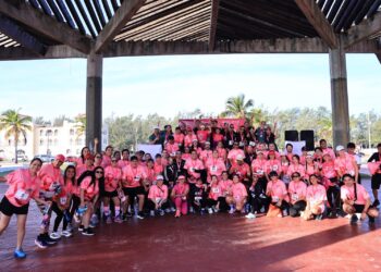 Realizan SEDENER y Woodside Energy carrera atlética por la sensibilización sobre el cáncer de mama